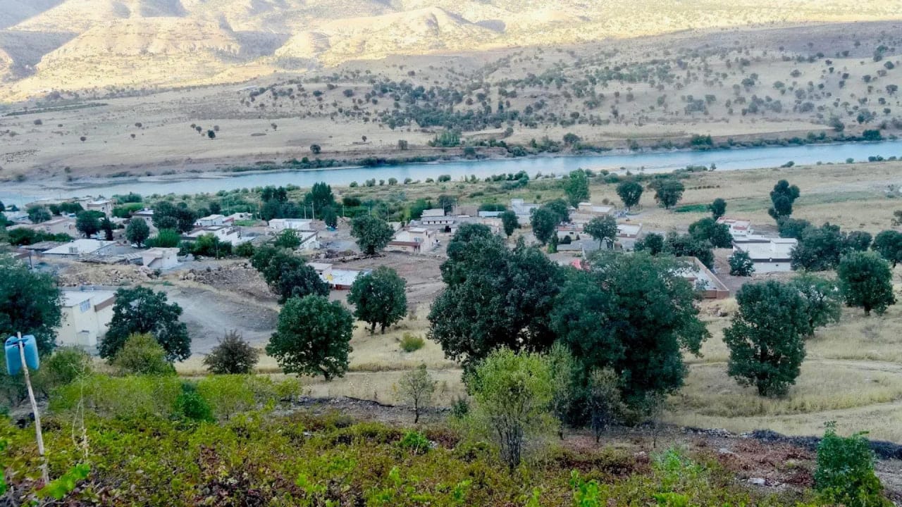 کەسێک لە مێرگەسۆر لە کاتی مەلەکردن خنکا