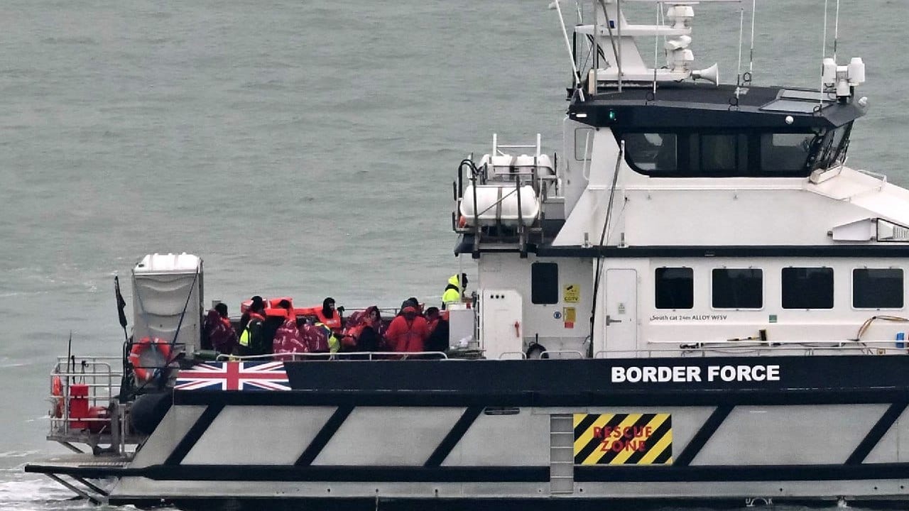 بەریتانیا و فەرەنسا ڕێککەوتنێکی نوێ بۆ ڕووبەڕووبوونەوەی کۆچی نایاسایی واژۆ دەکەن