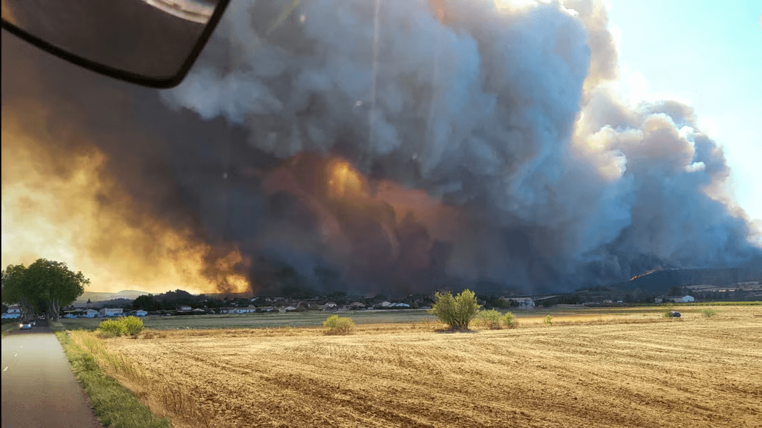 ئاگرێکی گەورە لە فەرەنسا کەوتووەتەوە و کەسێک بەهۆیەوە گیانی لەدەست دا