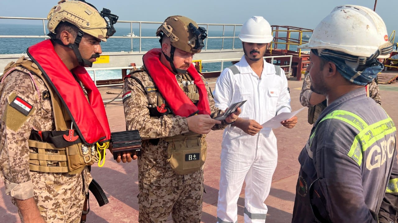 بە گومانی بەقاچاخبردنی نەوت.. کەشتییەکی زەبەلاح لە ئاوەکانی عێراقدا دەستی بەسەردا گیرا