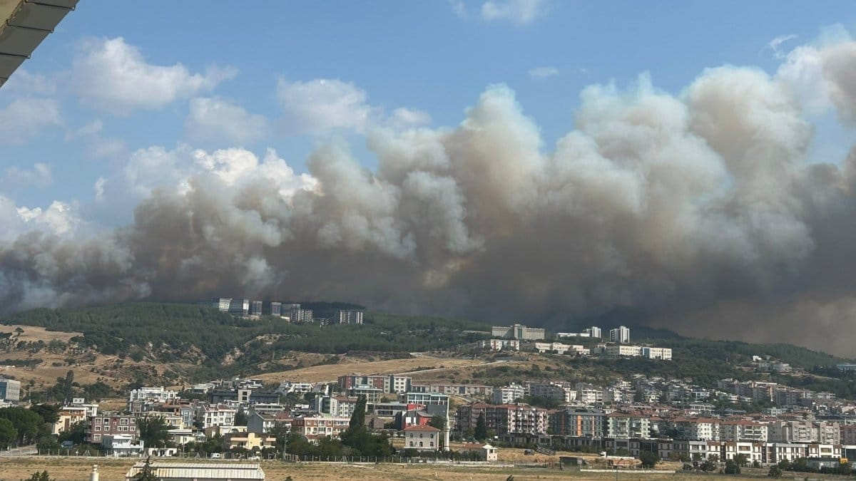 فڕۆکەخانەی چەنەککاڵێ لە تورکیا بەهۆی ئاگرەوە داخرا
