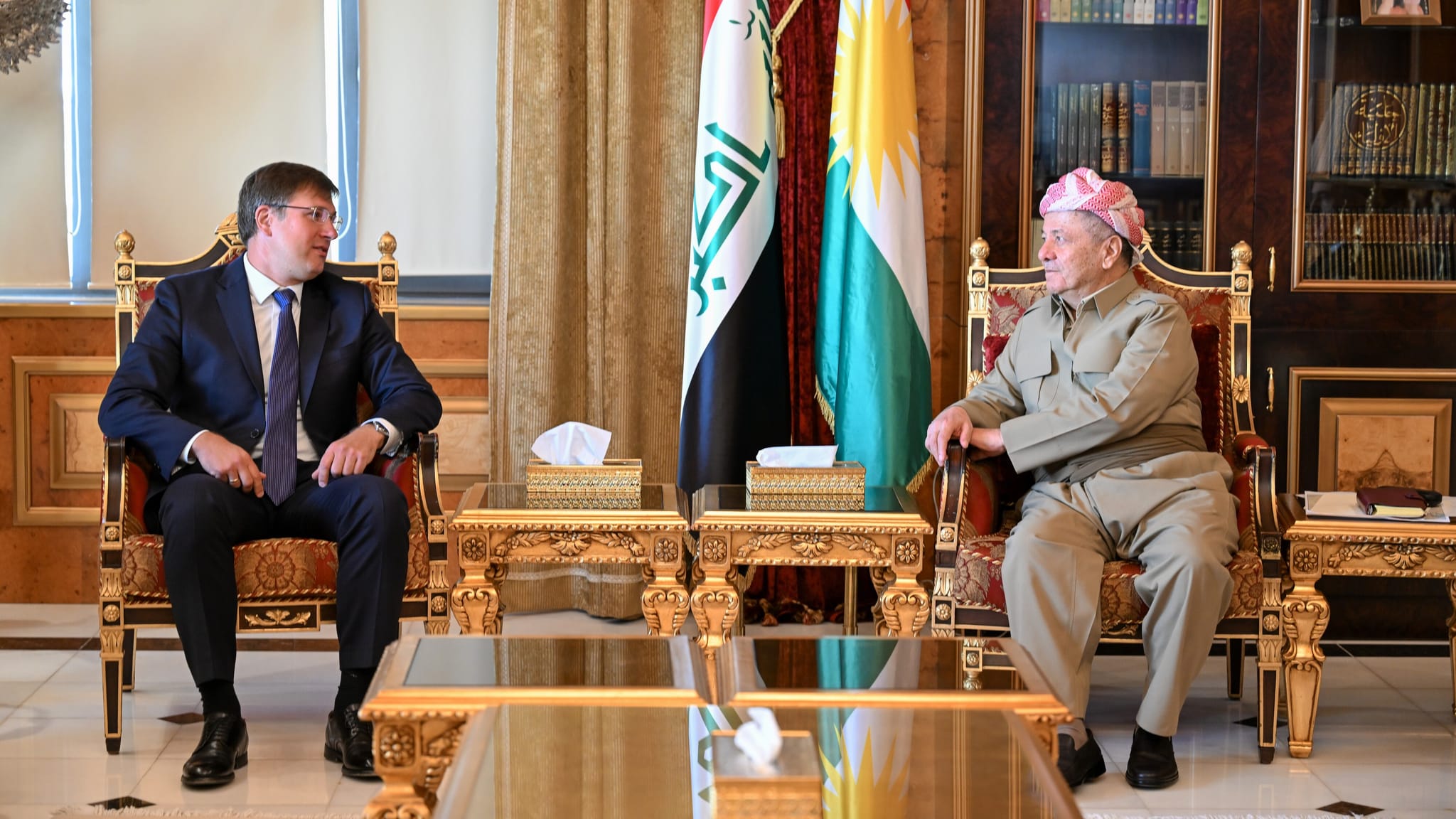 سەرۆك بارزانی لەگەڵ كونسوڵی وڵاتانی ڕووسیا و توركیا پێشهاتەكانی ناوچەكە تاوتوێ دەكات