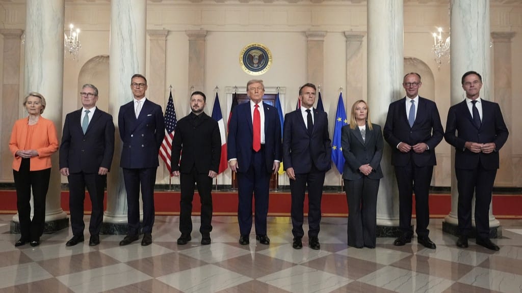 کۆشکی سپی بووە وێستگەیەکی دیکەی گفتوگۆکانی ترەمپ و زێلینسکی بۆ کۆتاییهێنان بە جەنگ