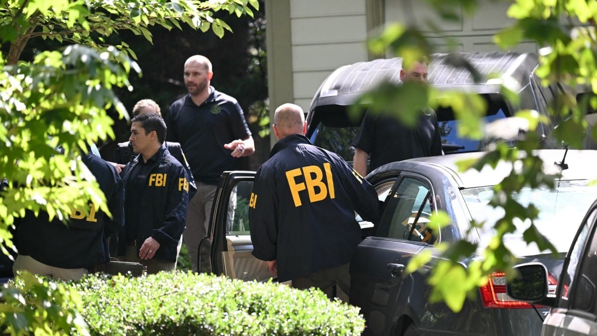 FBI هەڵیکوتایە سەر ماڵی ڕاوێژکارێکی پێشووی ترەمپ