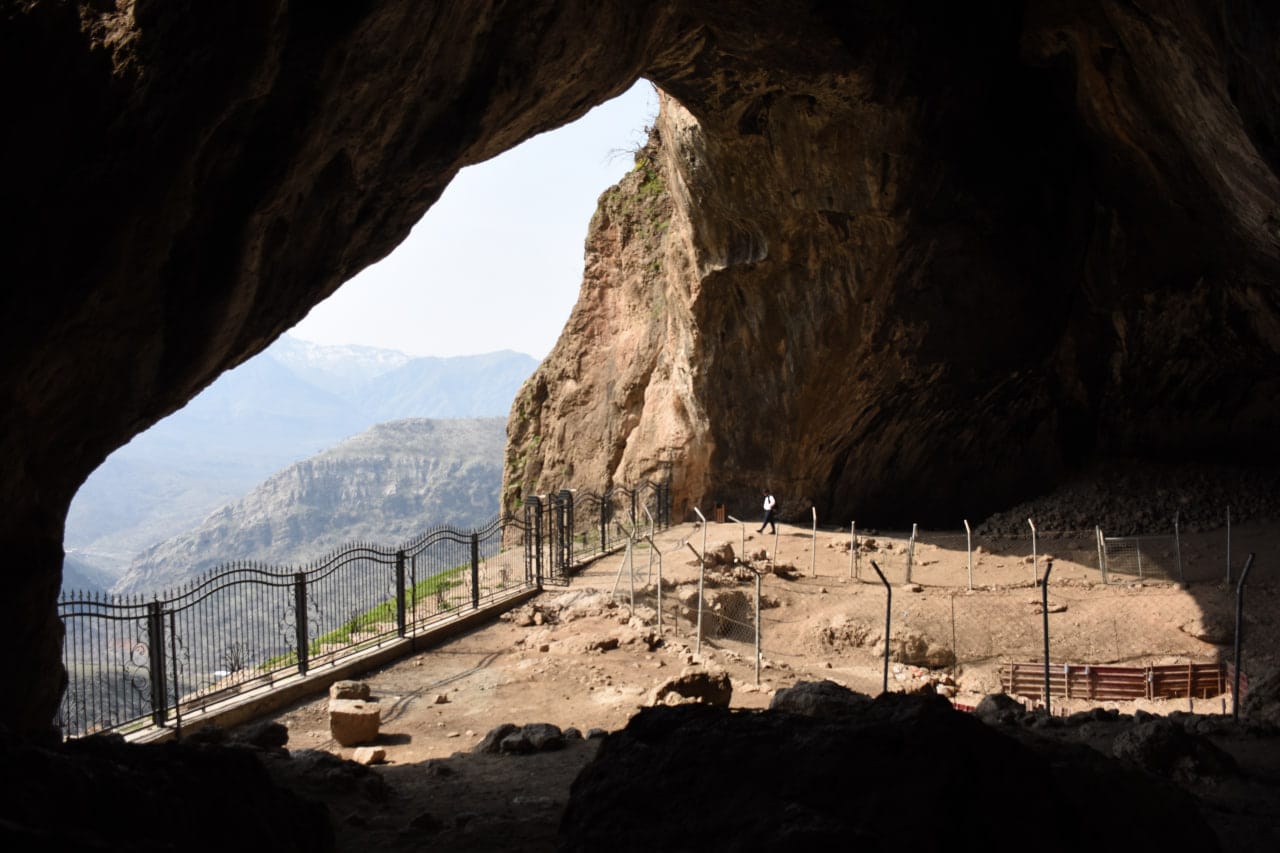 ئەو تیمەی کنە و پشکنینیان لە ئەشکەوتی شانەدەر دەکرد گەڕانەوە کوردستان