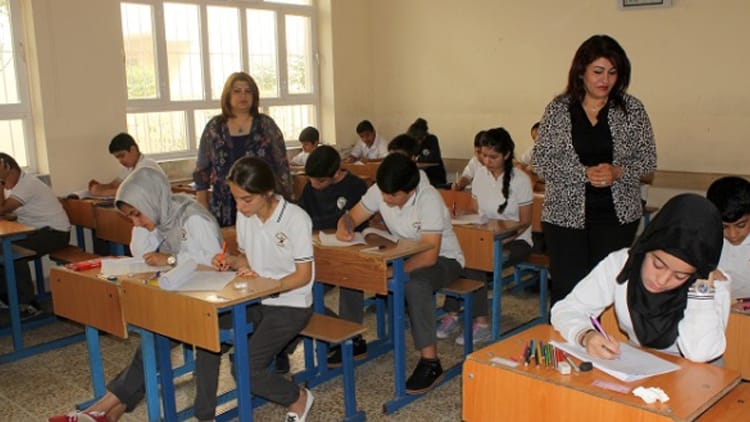 دوو ڕۆژە شاندێکی یەکێتیی مامۆستایان لە بەغدا کار لەسەر زیادکردنی دەرماڵە دەکەن