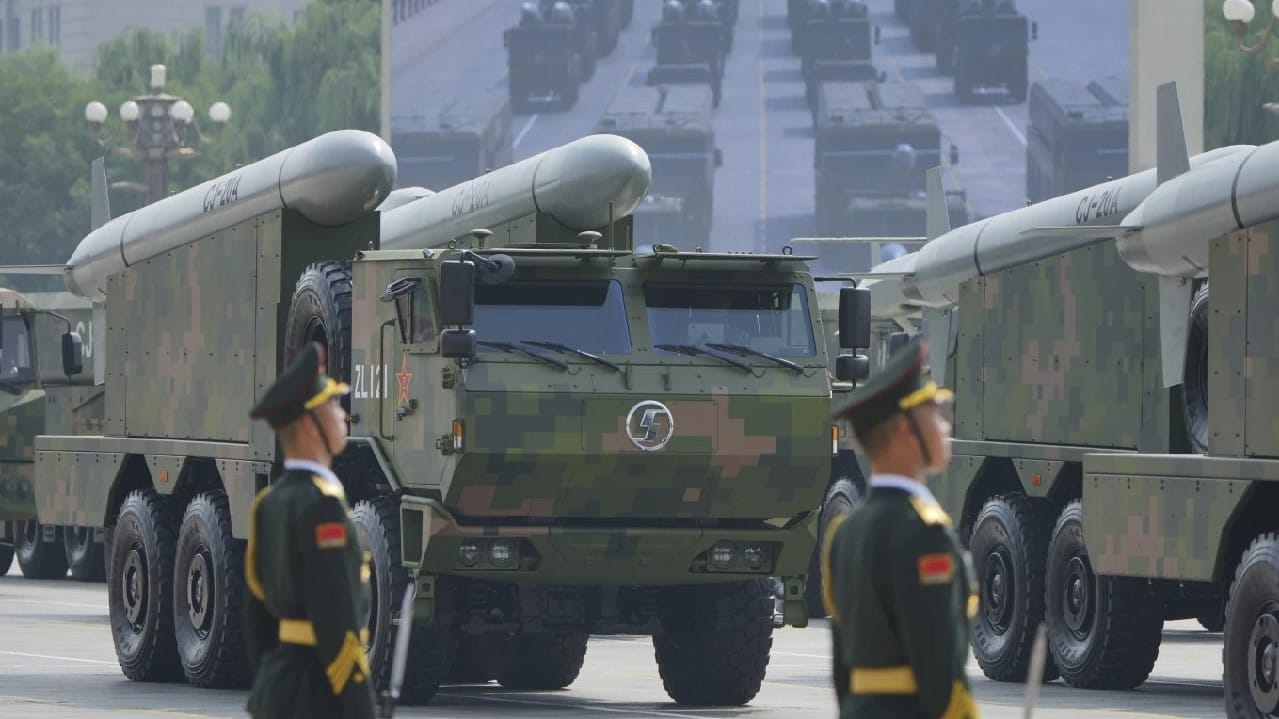 نمایشێکی سەربازی شی و پووتین و کیم کۆدەکاتەوە