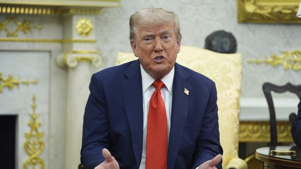 ترەمپ هۆشداری بە پووتین سەبارەت بە ئۆکراینا دەدات