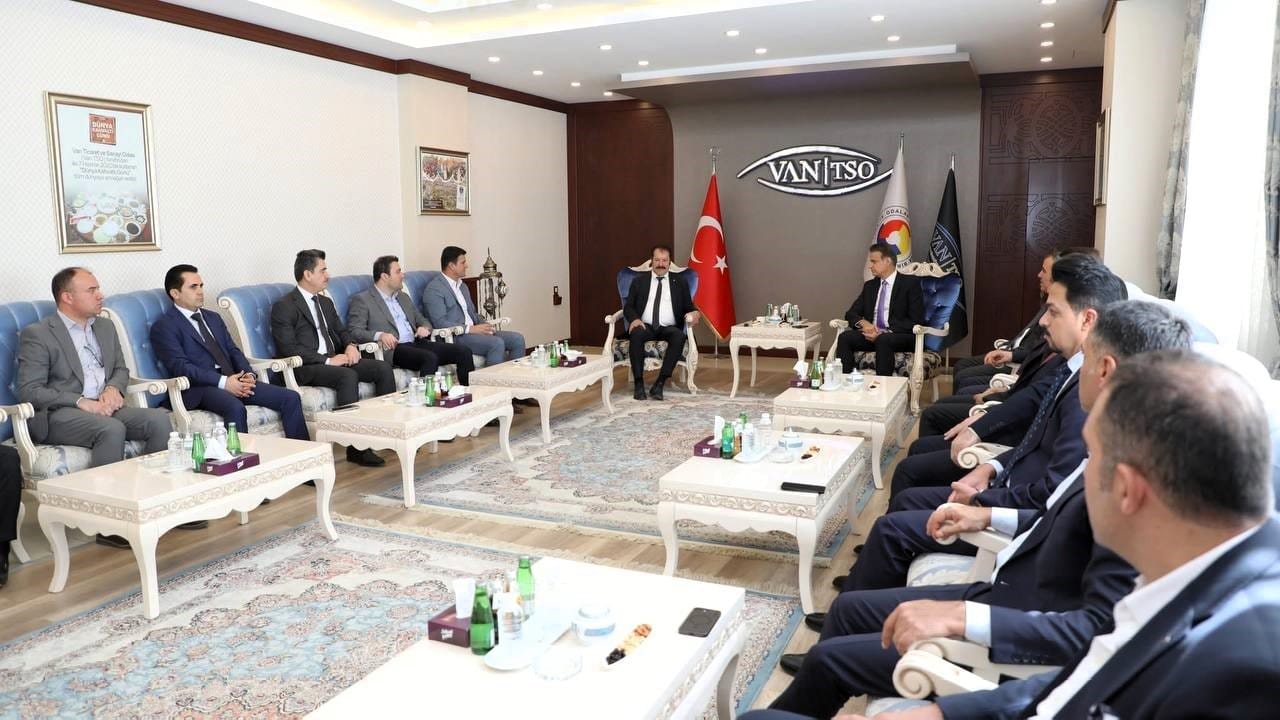 كار بۆ فراوانكردنی ئاڵوگۆڕی بازرگانی لە دەروازەی نێودەوڵەتیی زێت دەكرێت