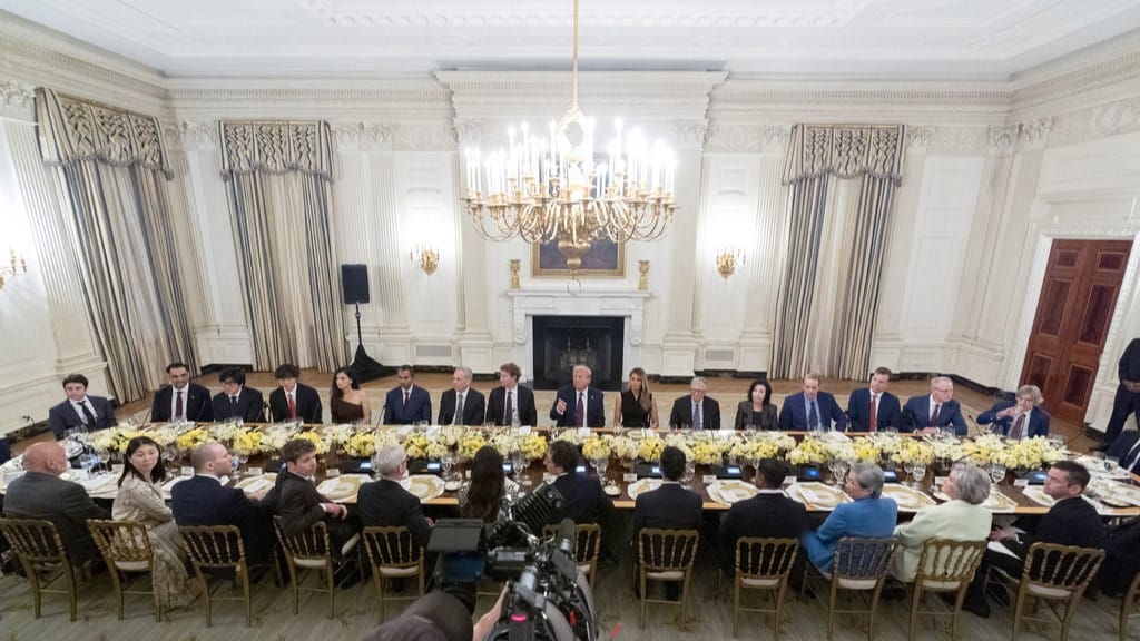 ترەمپ لەگەڵ گەورە بازرگانانی ئەمریکا کۆدەبێتەوە