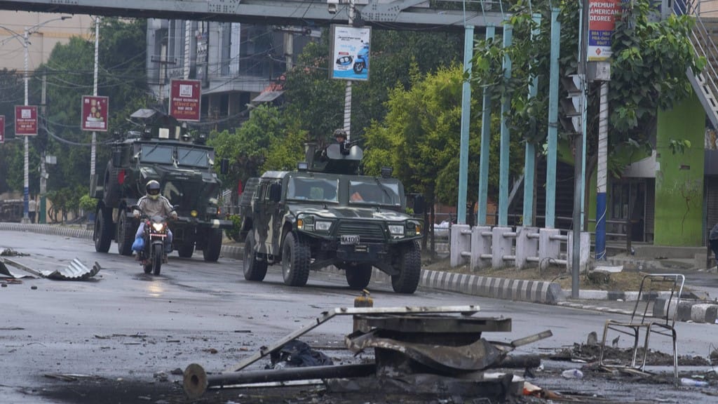 لە نیپاڵ زیاتر لە 15 هەزار زیندانی لە گرتووخانەکان هەڵاتوون
