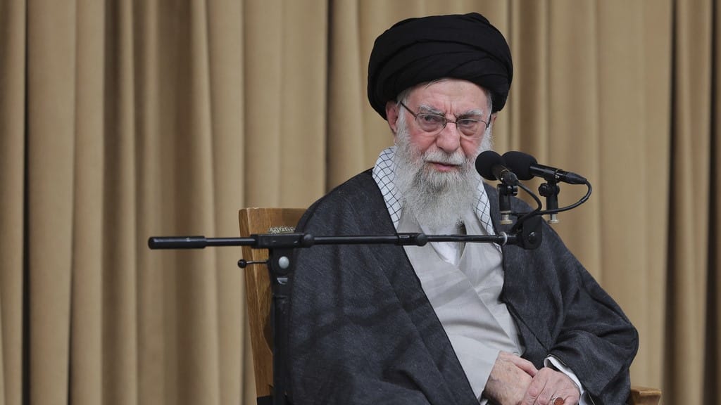 خامنەیی: دانوستاندن لەگەڵ ئەمریکا بێسوودە و هیچ ئەنجامێکی نابێت