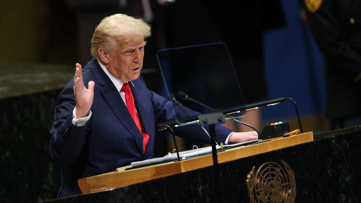 تره‌مپ تانه‌ له‌ باڵه‌خانه‌ى نه‌ته‌وه‌یه‌كگرتووه‌كان ده‌دات