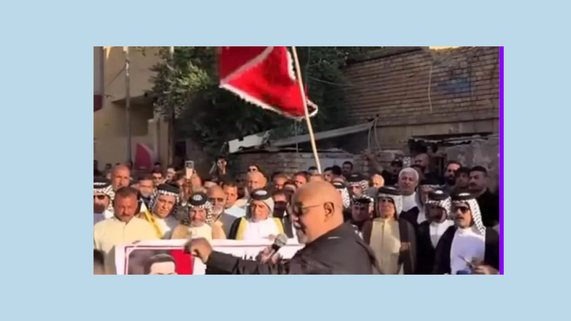 گردبوونەوەی خێڵی سوودانی لەبەردەم ماڵی نووسەرێک کاردانەوەی لێدەکەوێتەوە