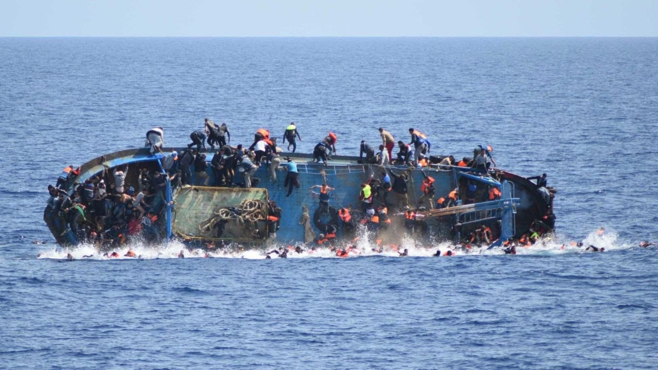لە کەناراوەکانی یۆنان بەهۆی وەرگەڕانی بەلەمێکی کۆچبەرانەوە ژنێک گیانی لەدەست دا