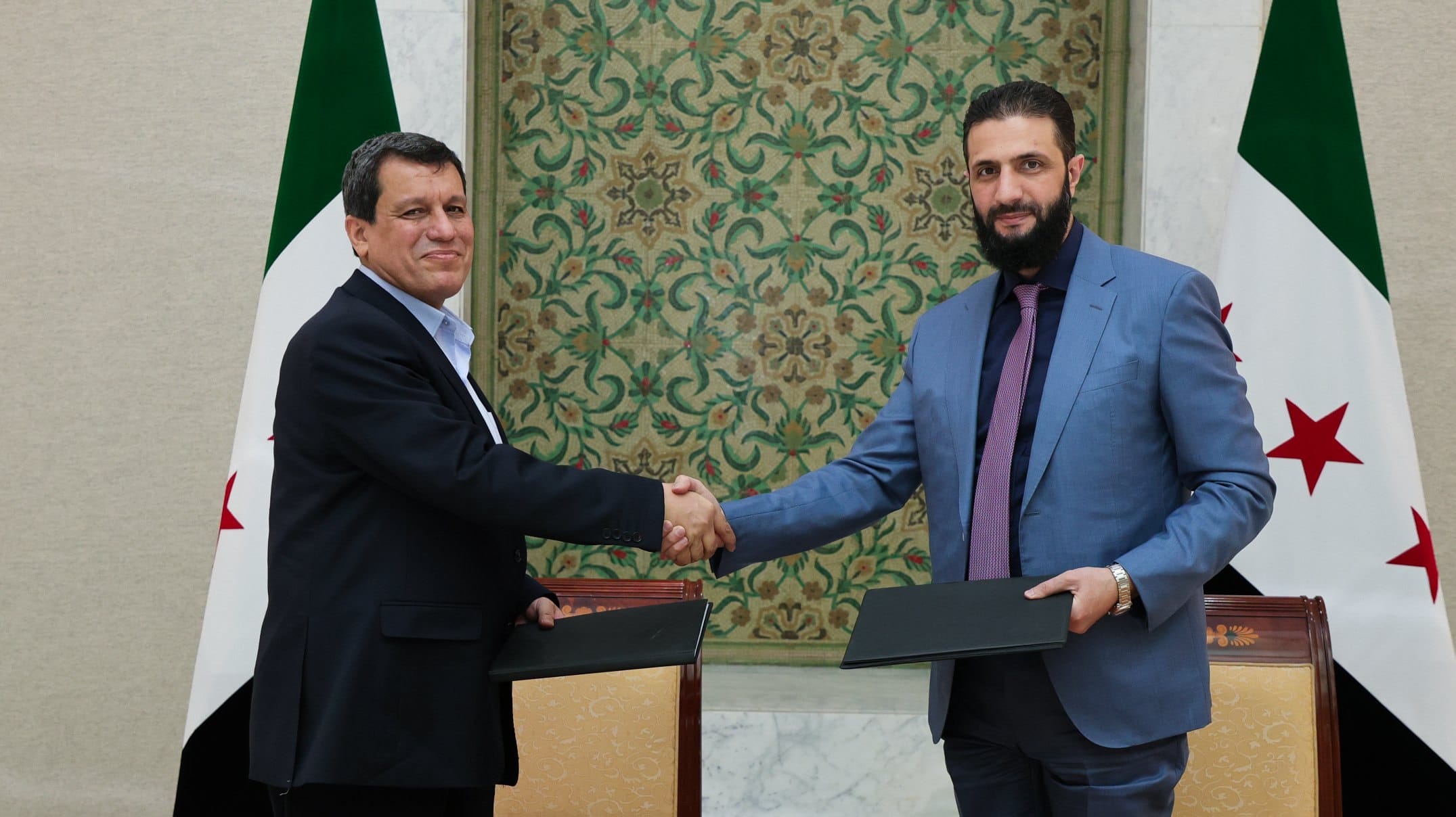 بەڕێوەبەرایەتیی خۆسەر وردەکاریی کۆبوونەوەی مەزڵووم عەبدی و ئەحمەد شەرع ئاشکرا دەکات