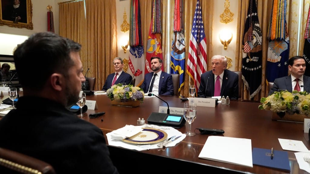 ترەمپ بۆ زێلینسکی: بە مەرجەکانی پووتین ڕازی ببە ئەگەرنا وڵاتەکەت وێران دەکات