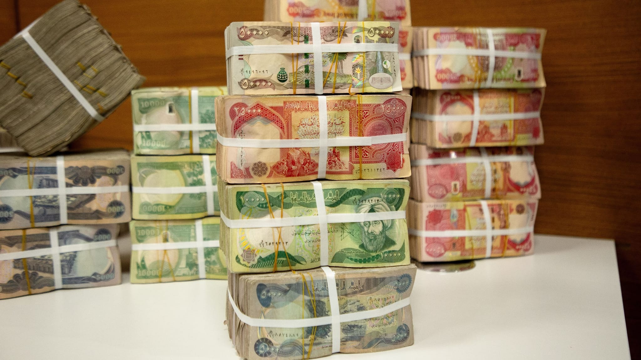 وادەی دابەشکردنی مووچەی مامۆستایان و فەرمانبەرانی گرێبەست ڕاگەیێنرا