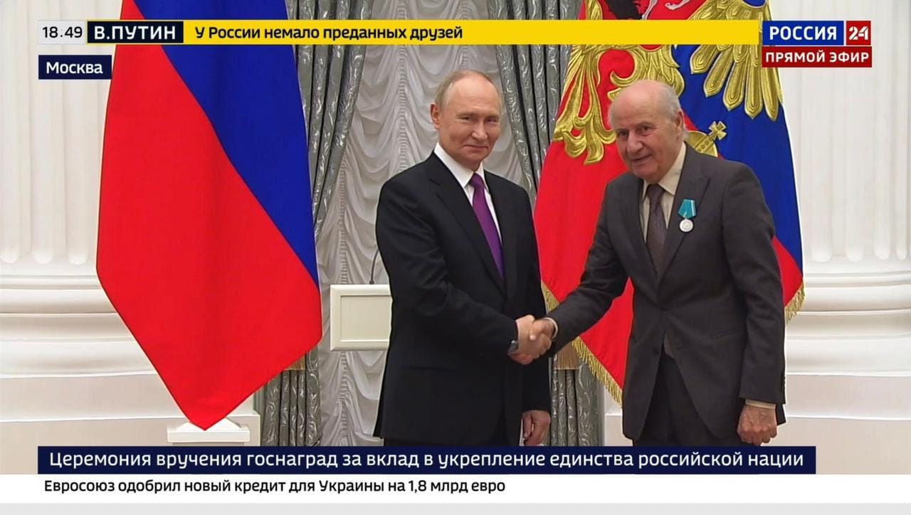 سەرۆکی ڕووسیا میدالیای پۆشکین بە پڕۆفیسۆرێکی کورد دەبەخشێت