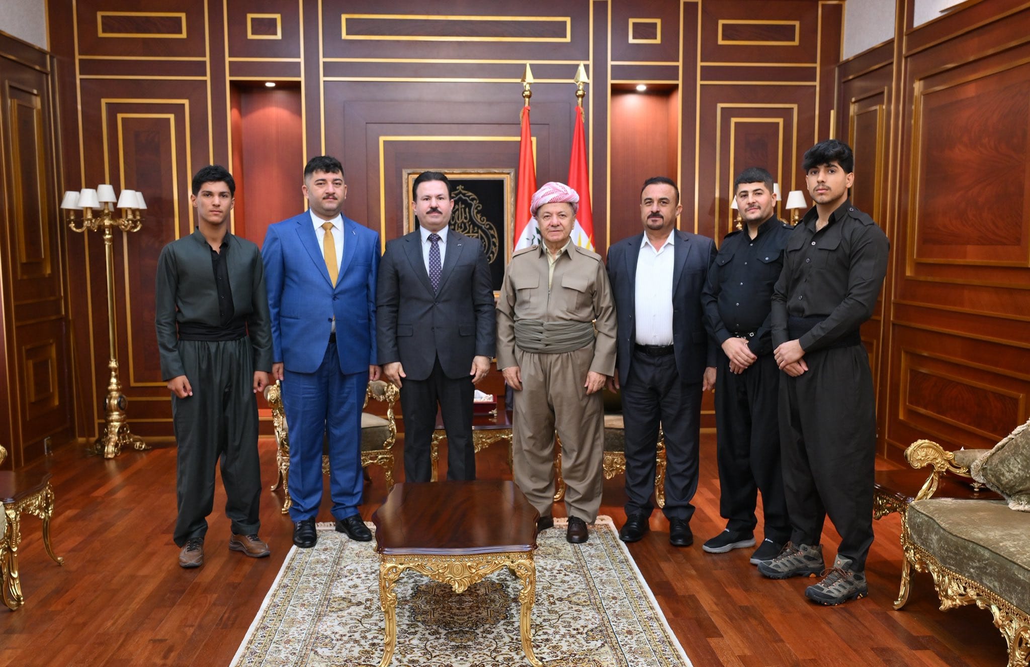 سەرۆک بارزانی پێشوازی لەو گەنجە کرد کە لە سەر ئاڵای کوردستان ئازار درابوو