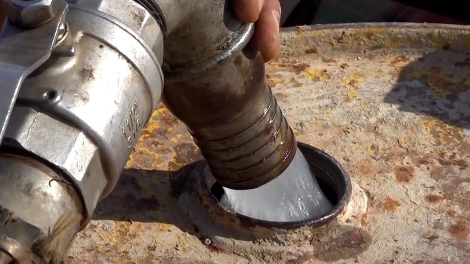 نەوتی سپی بەسەر ناوەندەکانی خوێندن دابەش دەکرێت