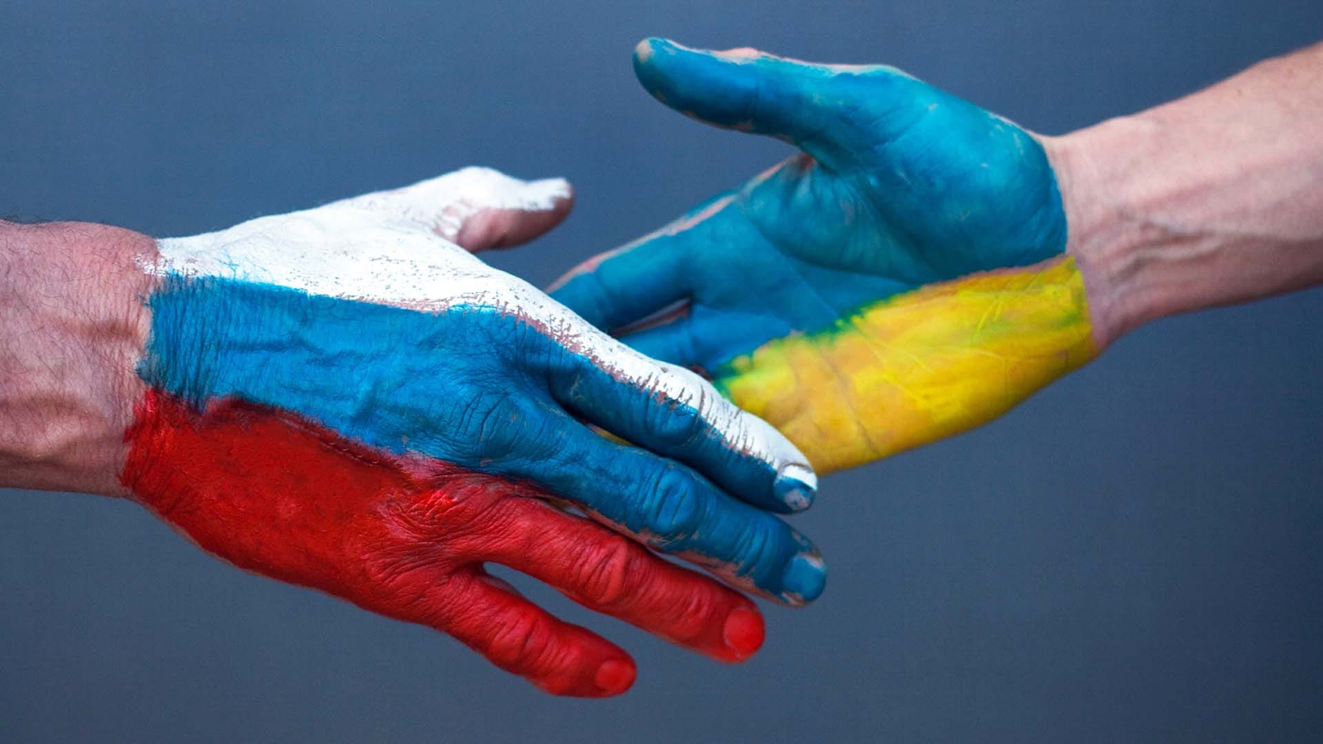 ڕووسیا و ئۆکراینا؛ لەلایەک هێرش لەلایەک گفتوگۆی ئاشتی دەکەن