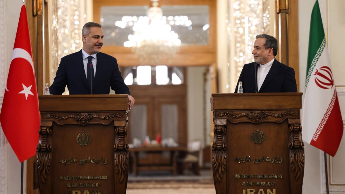 ئێران: پێشوازی لە چەکدانانی پەکەکە دەکەین