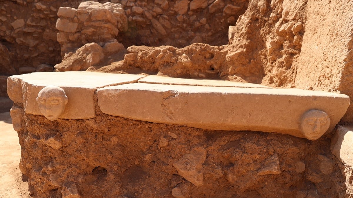 دوو پەیکەری سەری مرۆڤ لە باکووری کوردستان دەدۆزرێنەوە و جیهان سەرسام دەکات