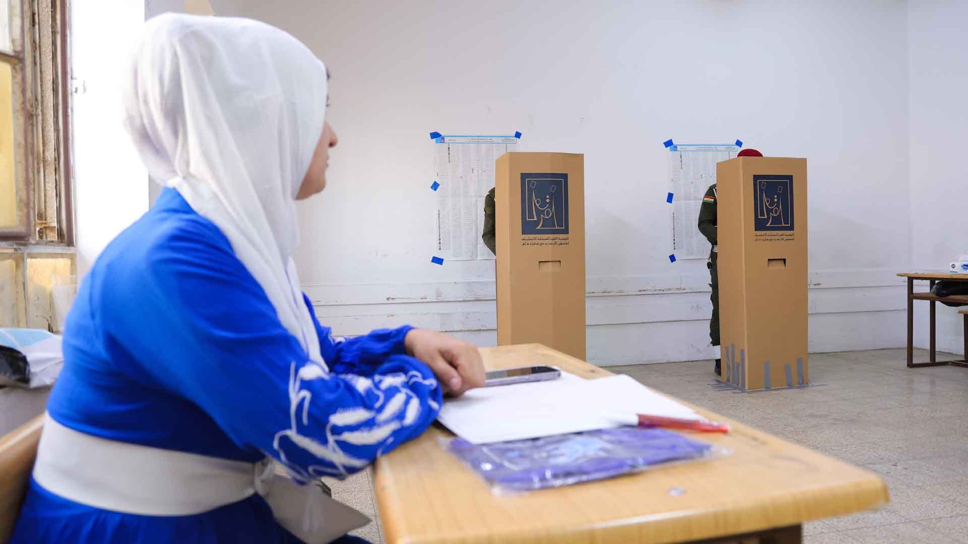 کۆمیسیۆن کاتی دابەشکردنی پاداشتی فەرمانبەرانی سەر سندووقەکانی دەنگدان ئاشکرا دەکات