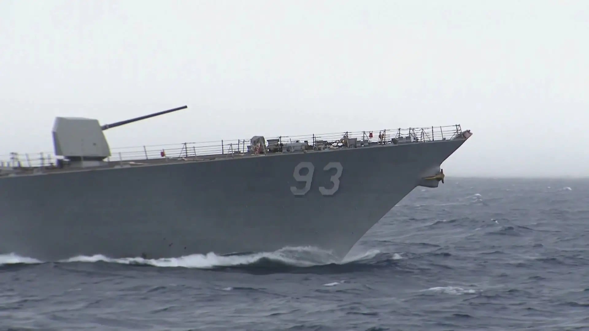 هێزێکی ئەمریکا هەڵدەکوتێتە سەر کەشتییەک کە لە چینەوە بەرەو ئێران دەڕۆشت