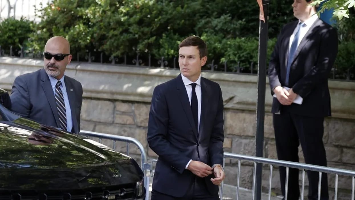 زاواکەی ترەمپ بەبێ مووچە گرێکوێرەکان دەکاتەوە