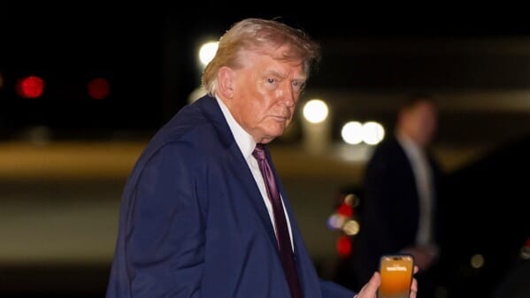 بە فەرمانی ترەمپ نزیکەی 30 دیپلۆماتکار لە پۆستی باڵیۆزی دوور دەخرێنەوە