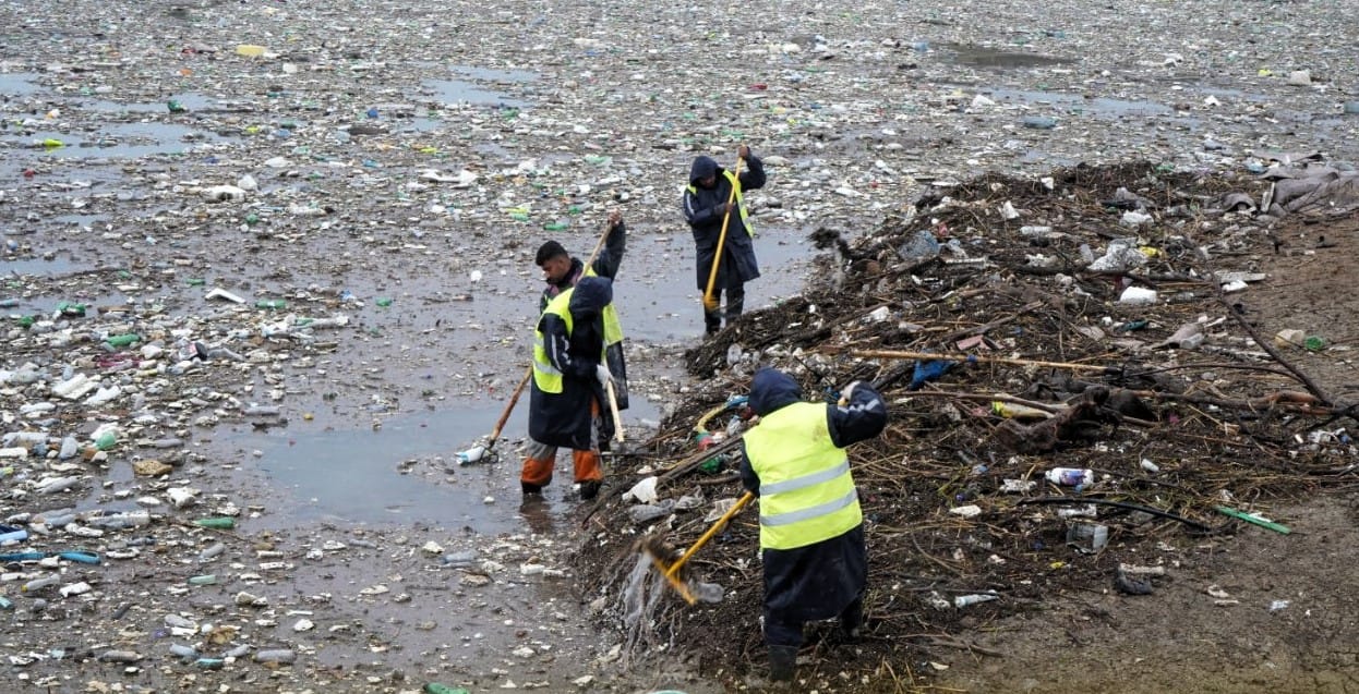 لە دوو ڕۆژدا 40 تۆن پاشماوەی زیانبەخش لە ڕووباری سیروان دەردەهێنرێت