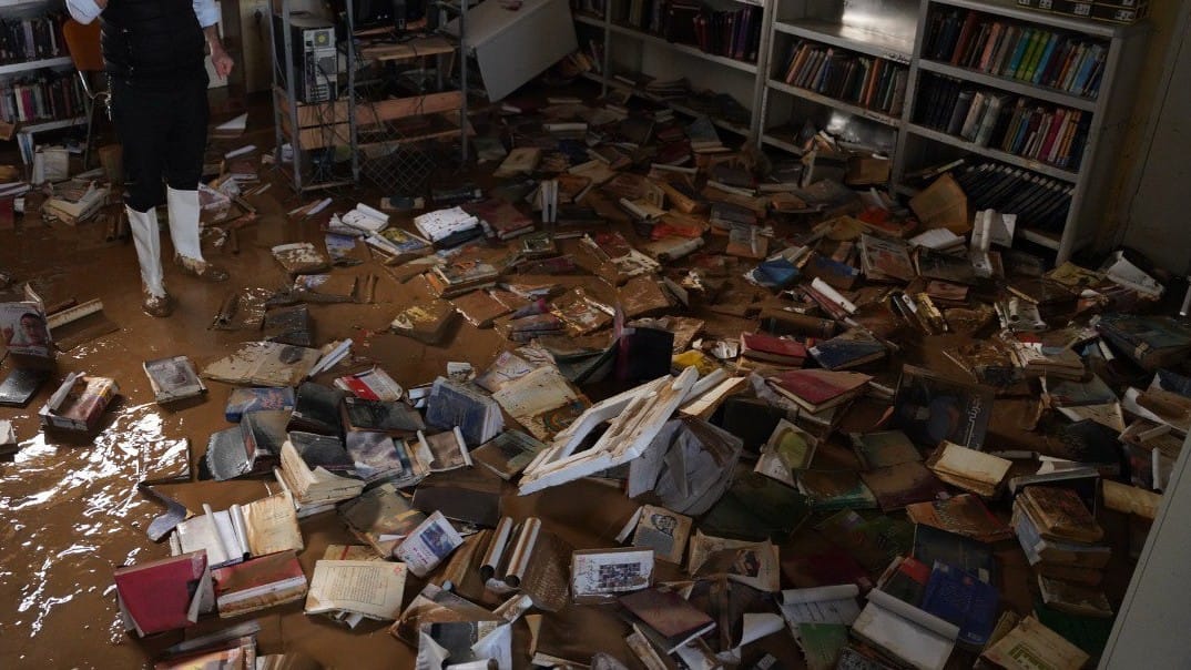 نزیكەی 12 هەزار كتێب بۆ ئاوەدانكردنەوەی كتێبخانەی گشتیی چەمچەماڵ نێردراوە