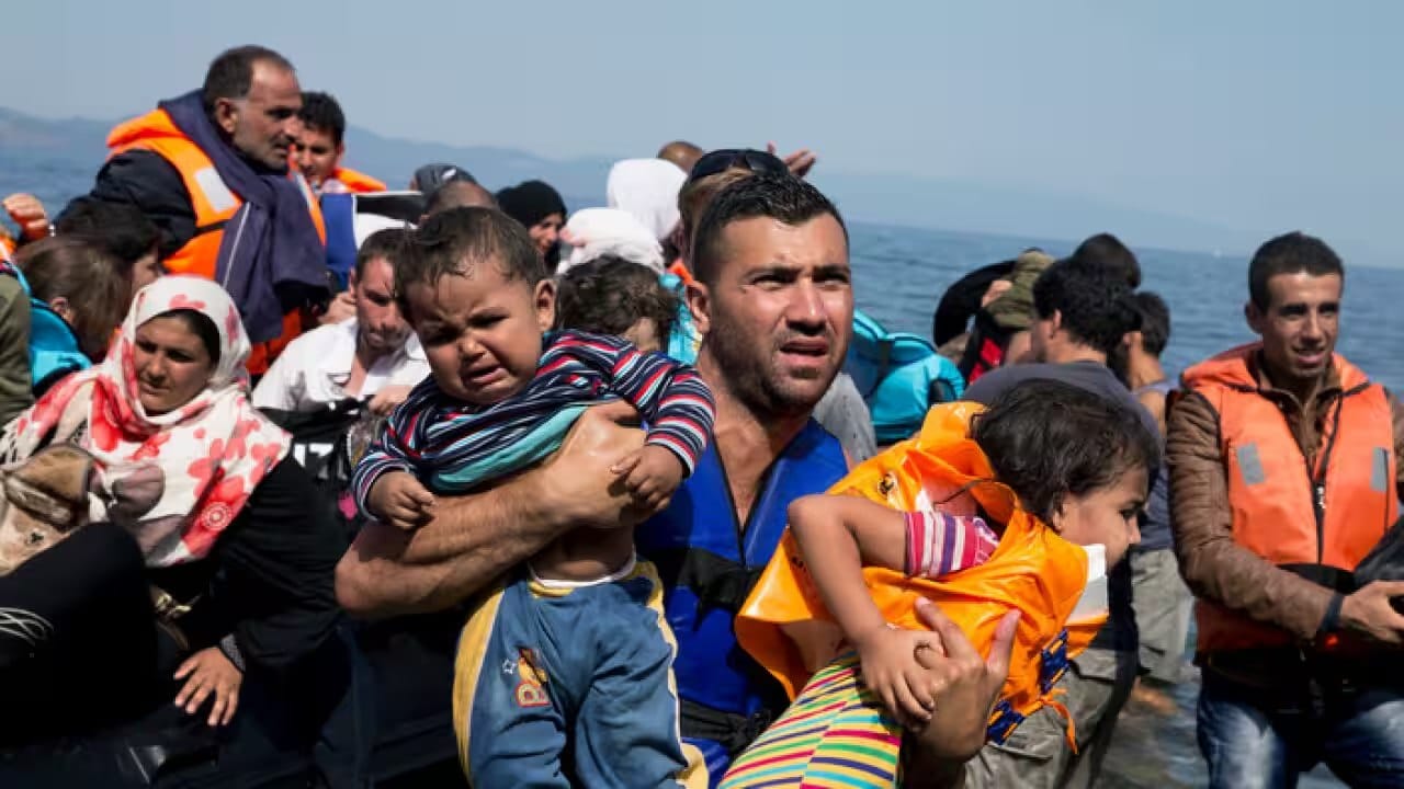 نزیکەی 400 کۆچبەر لە کەناراوەکانی یۆنان ڕزگار کران