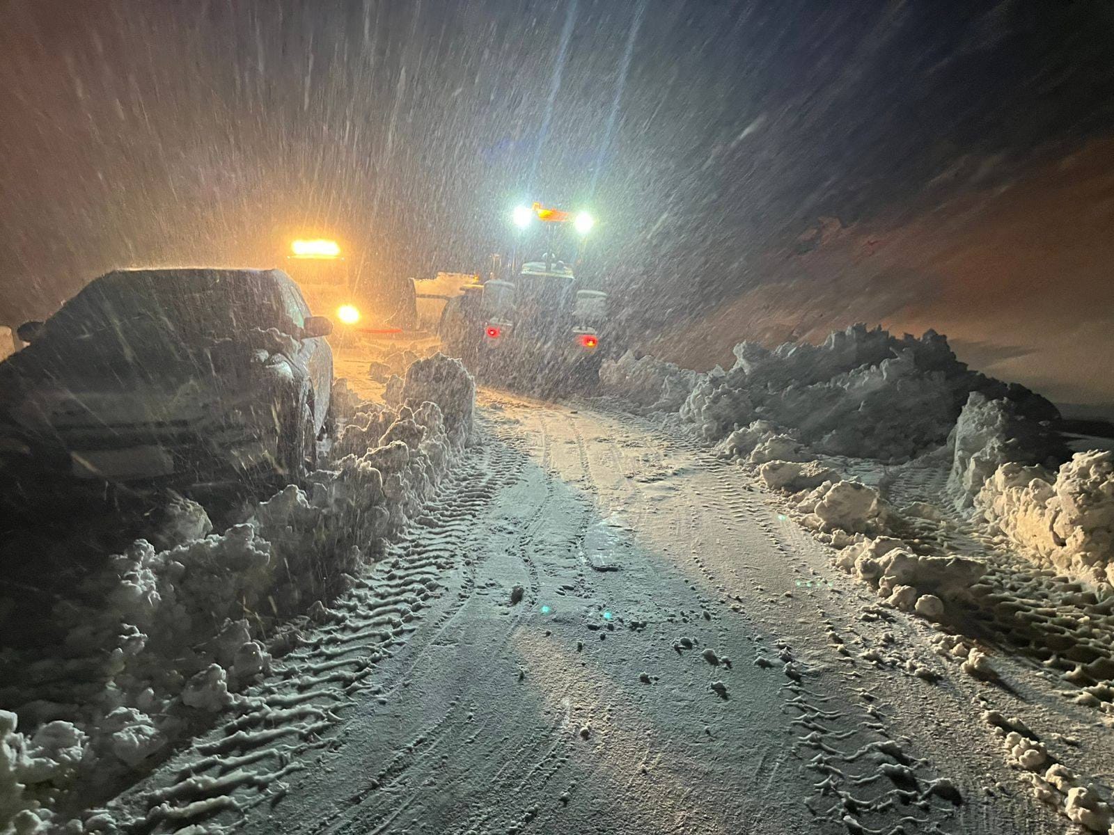 چاککردنی ڕێگاوبانی هەولێر: ڕێگای سەفین و زینەتیر بەکارمەهێنن، چونکە لە نێو بەفر گیر دەخۆن