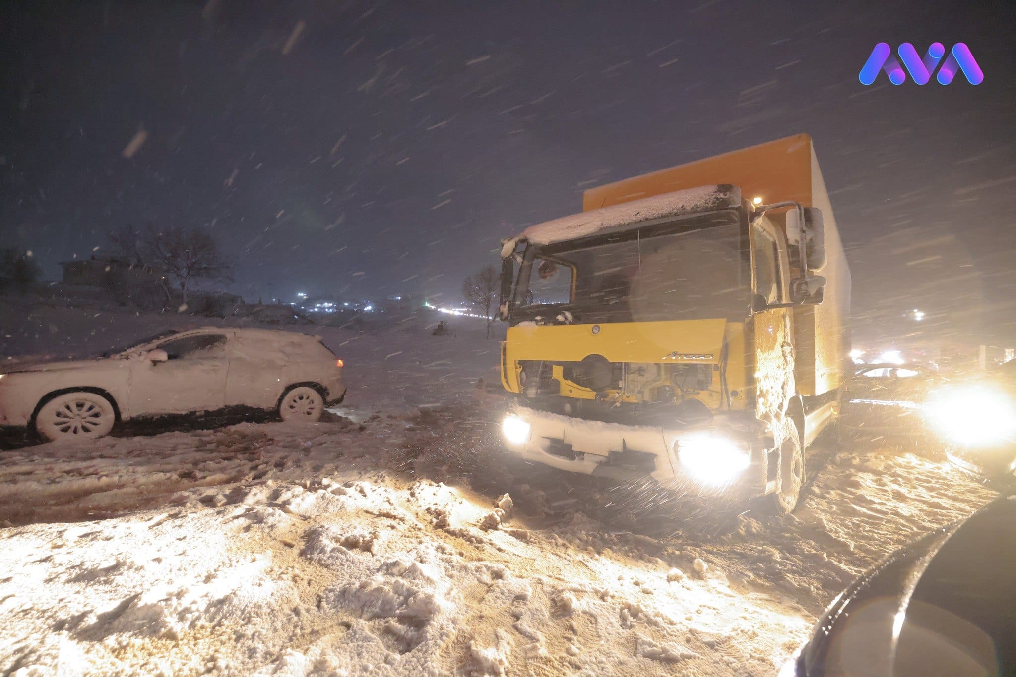 لە زینی وەرتێ 10 پێشمەرگە لەناو بەفر ڕێگەیان بۆ کرایەوە