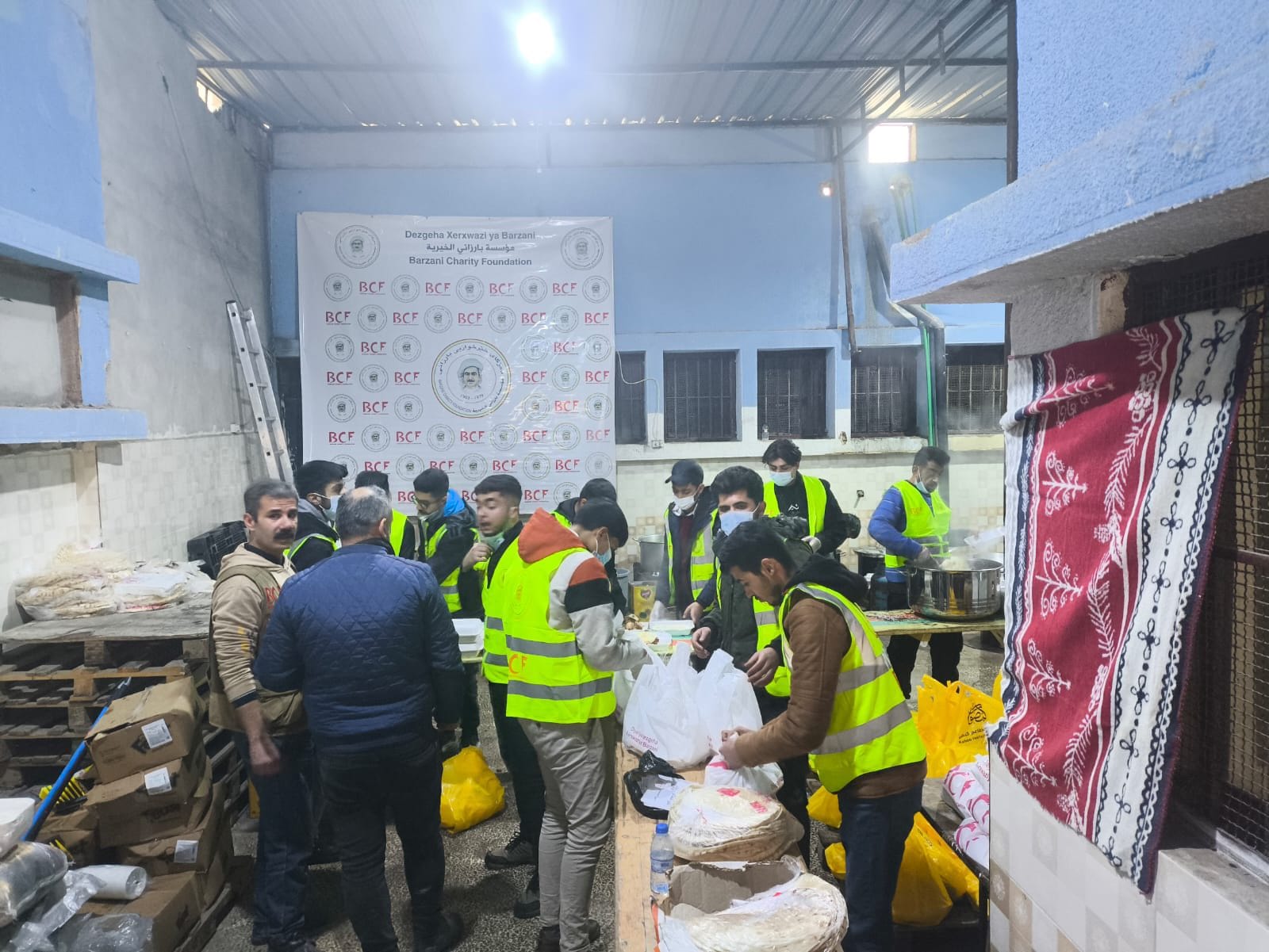 دەزگای خێرخوازیی بارزانی خواردن پێشكەش بە ئاوارەكانی حەلەب دەكات