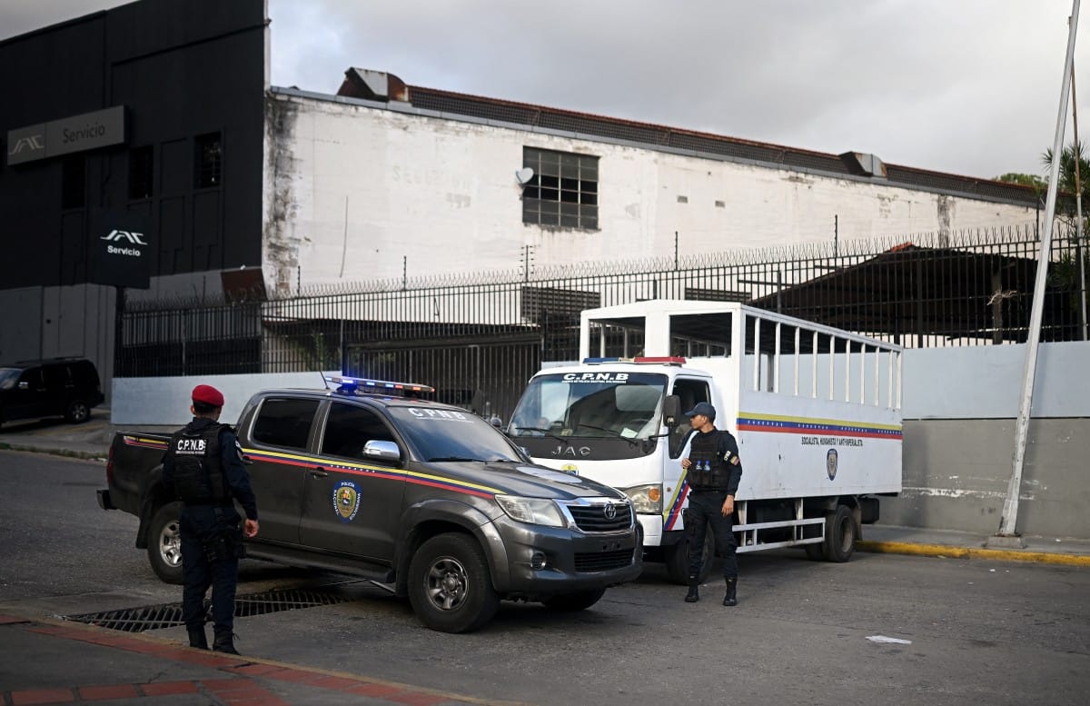 ئەمریکا داوا لە هاووڵاتییانی دەکات بەپەلە ڤەنزوێلا جێبهێڵن