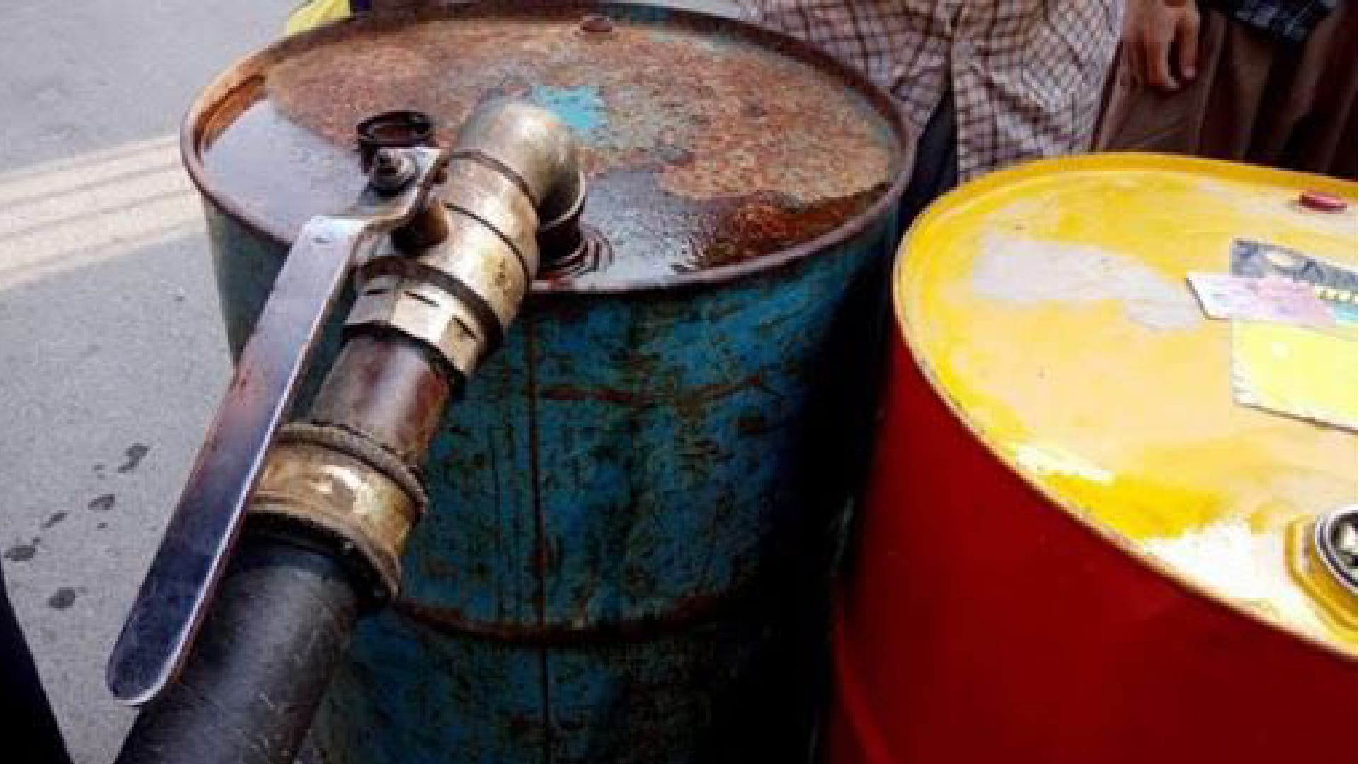 نەوت لە سەنتەری شارەکان دابەش دەکرێت