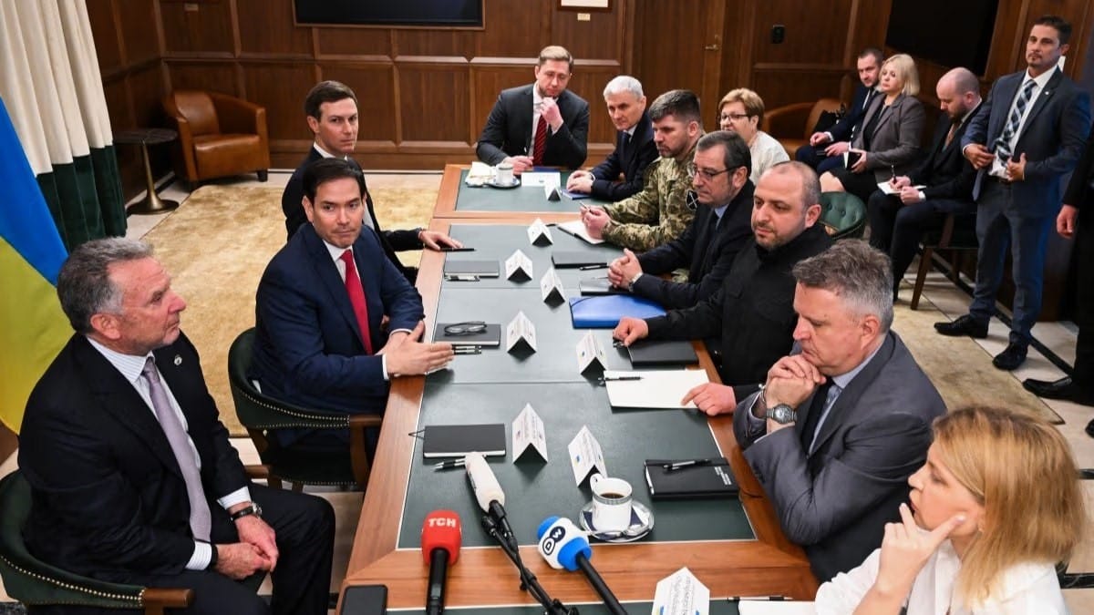 شاندێکی باڵای ئۆکرانیا بۆ تاوتوێکردنی "ڕێککەوتنی ئاشتی" گەیشتە ئەمریکا