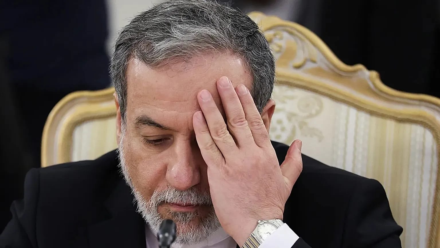 لەبەرامبەر هەڵوەشاندنەوەی بانگهێشتنامەکەی بۆ بەشداری لە داڤۆس عەباس عێراقچی وەڵامدەداتەوە