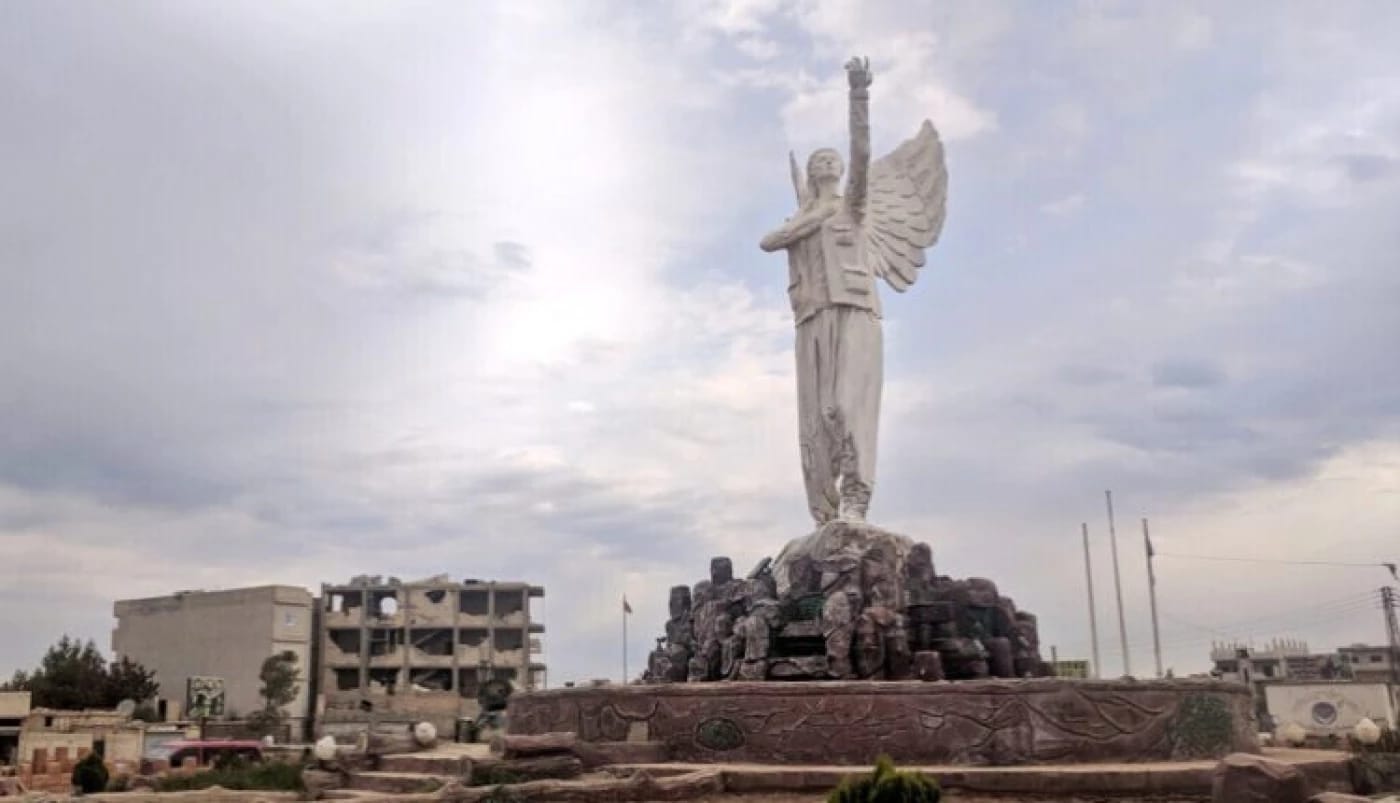 کۆبانێ لەژێر گەمارۆیەکی توونددایە و هۆشداری لە کارەساتێکی مرۆیی دەدرێت