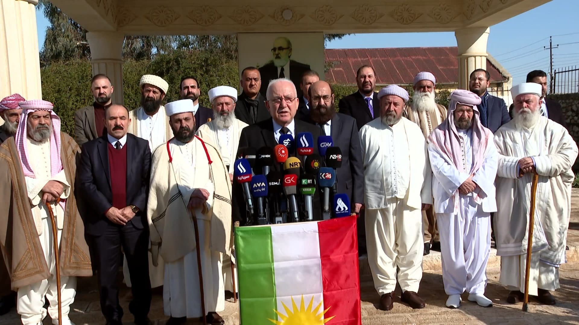 میر و جڤاتی ڕۆحانی ئێزدیان داوا دەکەن ئەو کارەساتەی بەسەر شنگال هات لە ڕۆژئاوای کوردستان دووبارە نەبێتەوە