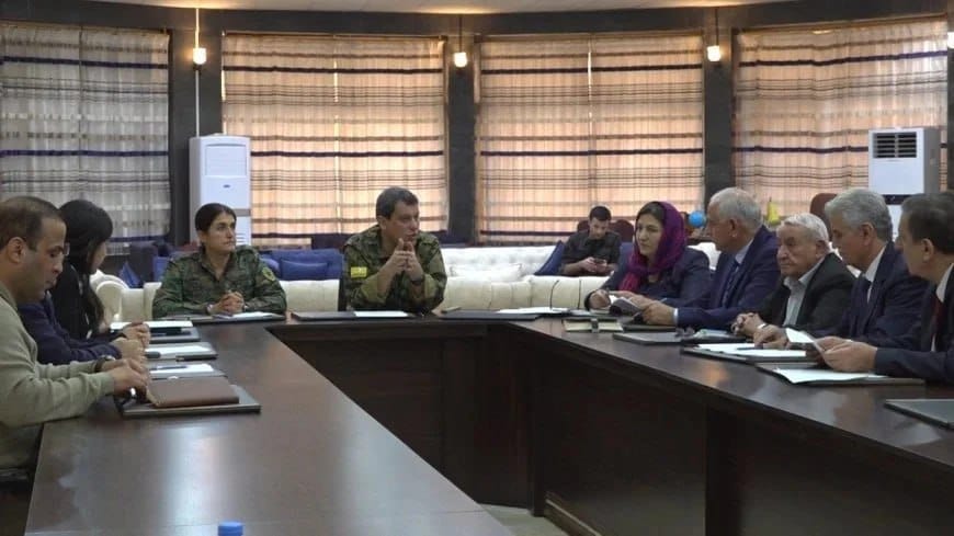 مەزڵووم عەبدی لەگەڵ شاندی ئەنەکەسە جەختیان لە پاراستنی ڕۆژئاوا کردەوە