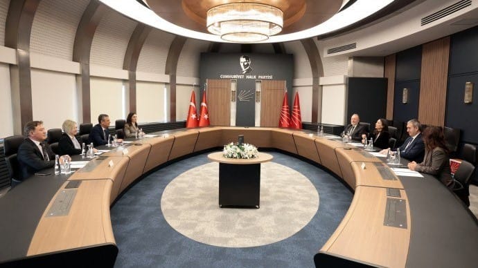 سەرۆکی جەهەپە: تورکیا هاوکاریی مرۆیی بۆ کۆبانی دەنێرێت بەڵام ڕێگری لە گەمارۆدان ناکات