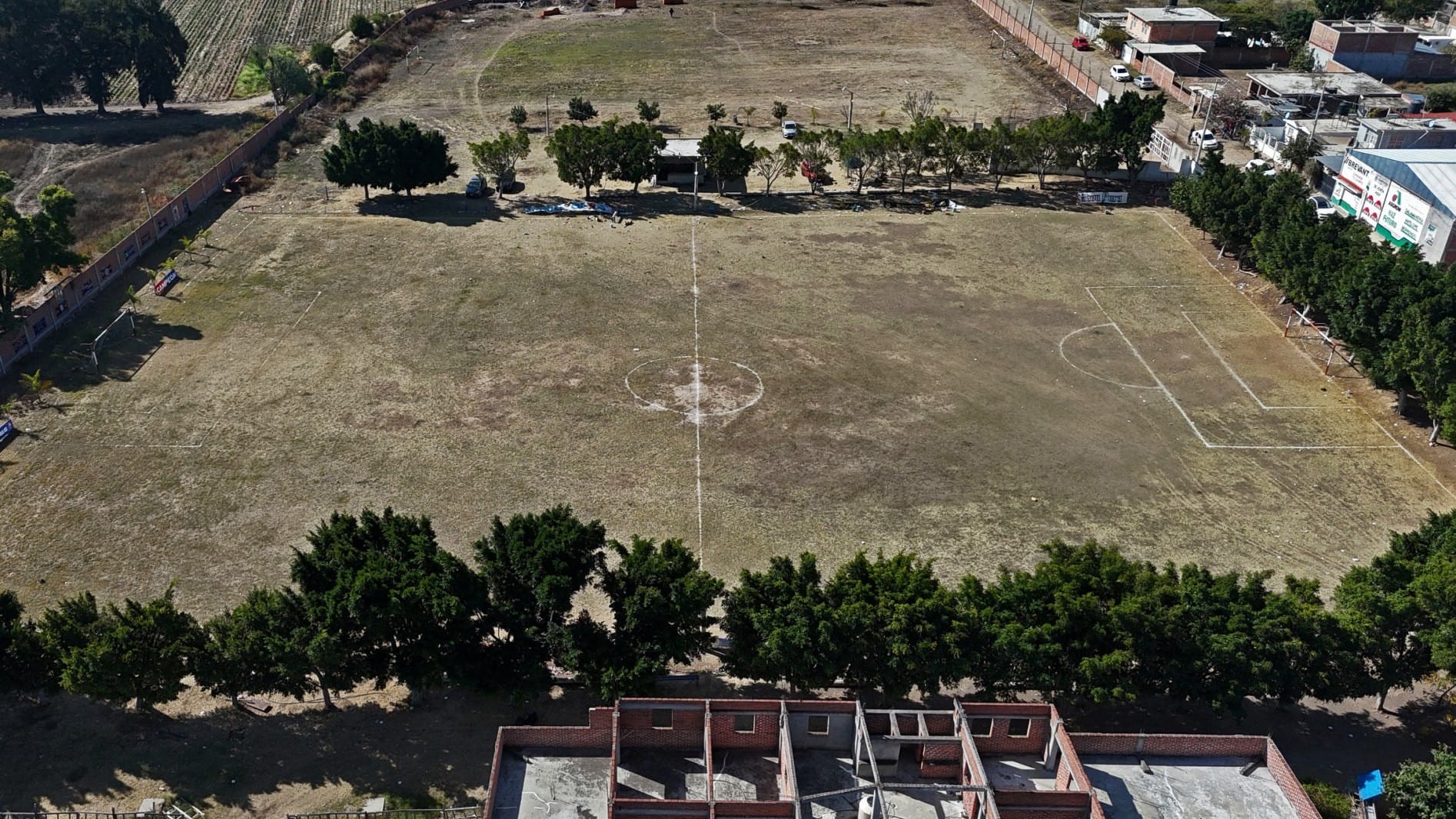 لەنێو یاریگایەكی تۆپی پێ لە مەكسیك تەقەكەرێك 11 كەس دەکوژێت