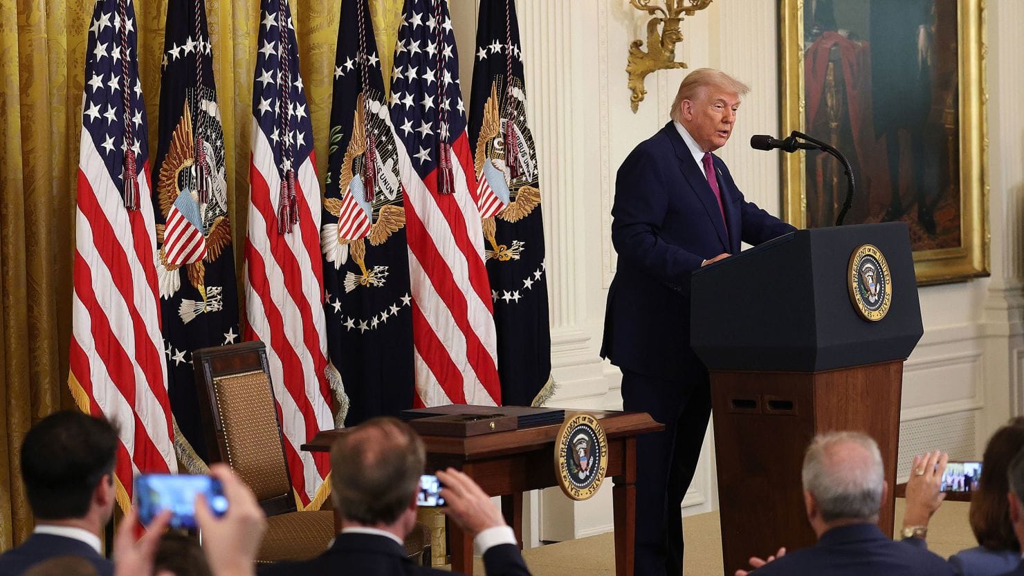 ترەمپ: نامەوێ شەڕ لەگەڵ ئێران بکەم