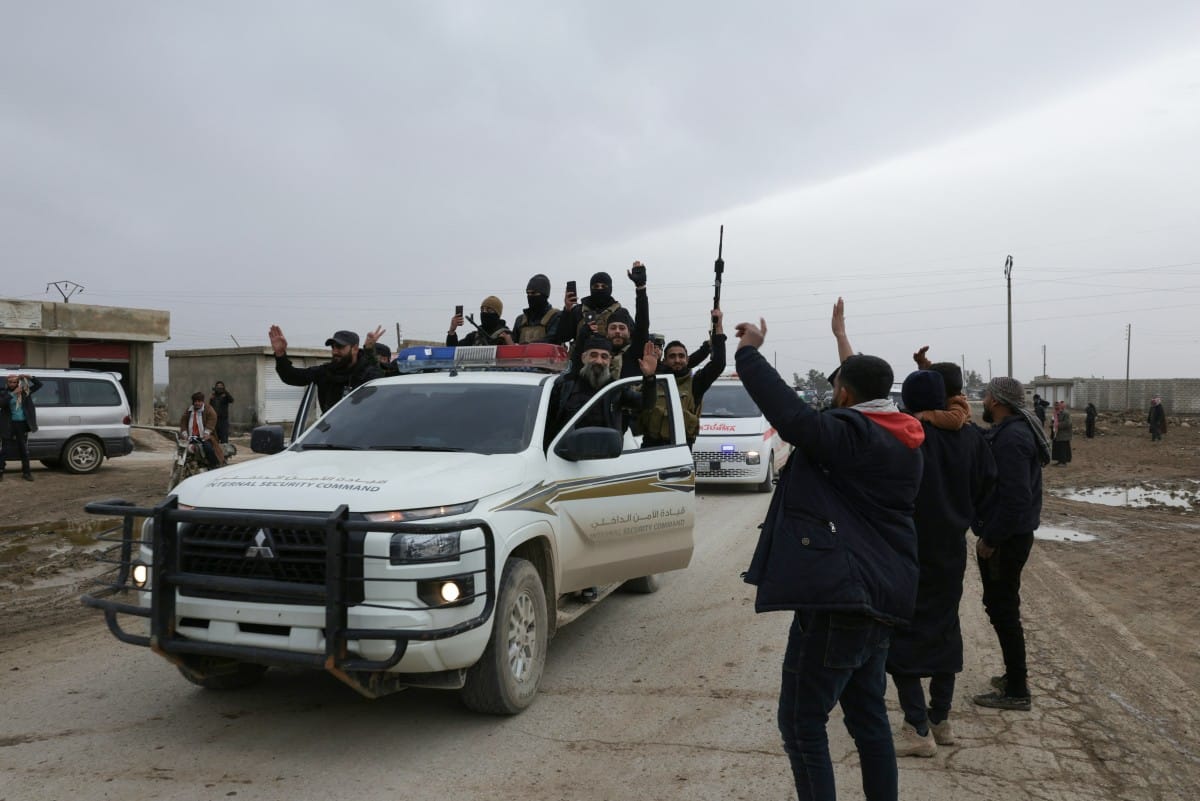 گەمارۆی سەر کۆبانێ هەڵگیرا و یەکەم کاروانی هاوکاریی نەتەوە یەکگرتووەکان دەگاتە شارەکە