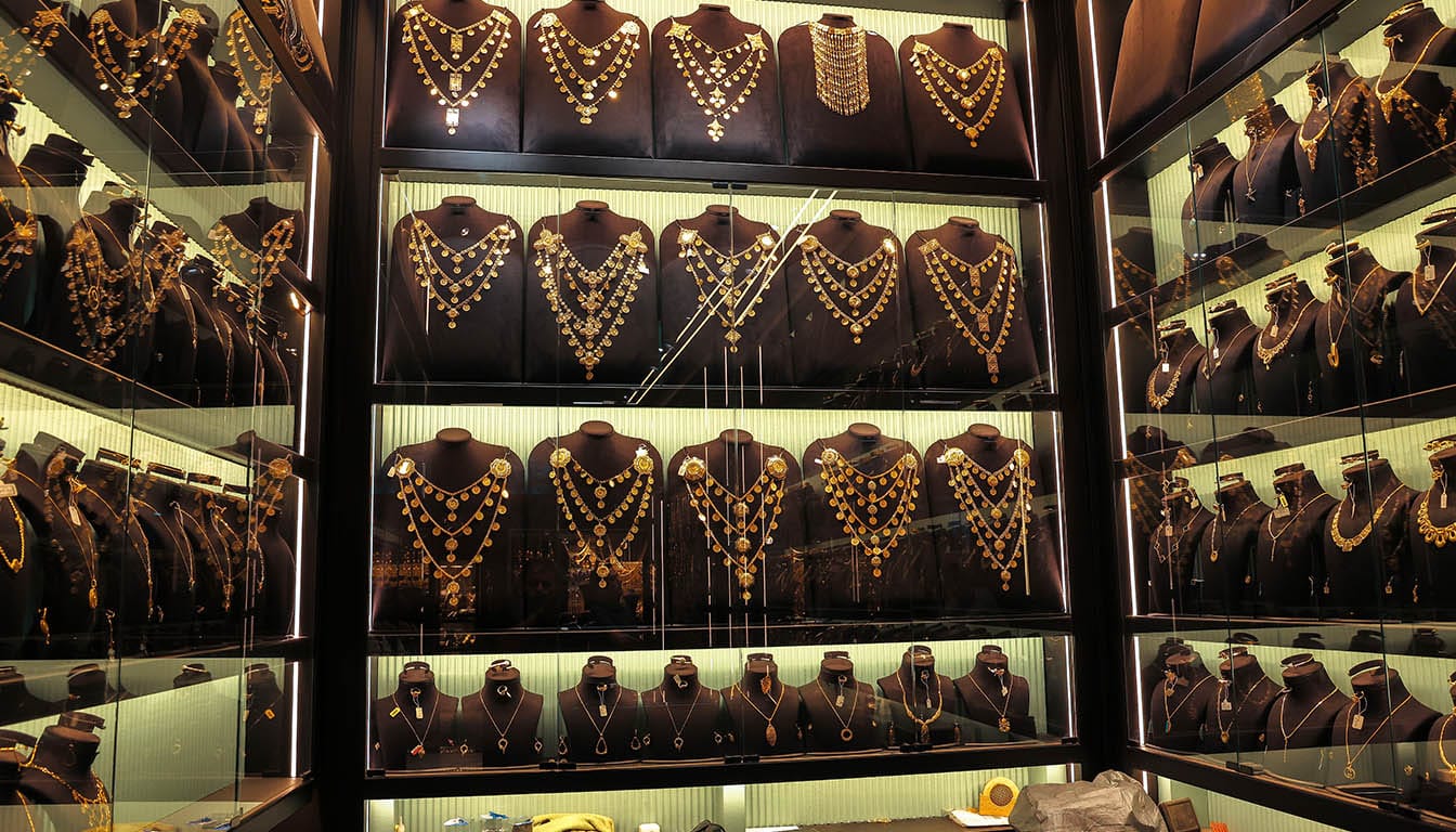 نرخی زێڕ 159 دۆلار دابەزی؛ بازاڕ خەریکی خۆڕاستکردنەوەیە